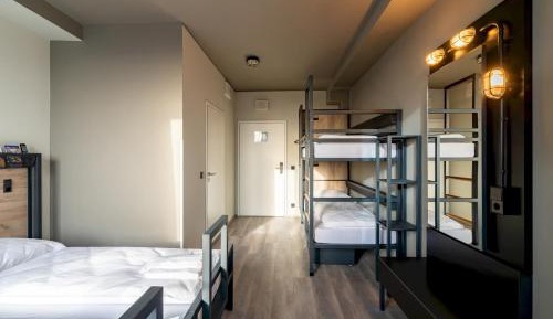 Family Room (2 Adults + 2 Children)