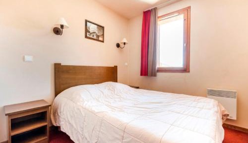 Select One-Bedroom Apartment (5 People)