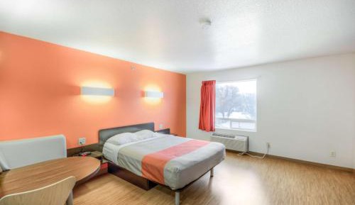 King Room - Disability Access - Non-Smoking