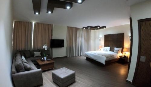 Deluxe Suite