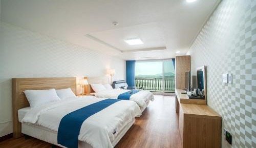 Premier Twin Room with Sea View
