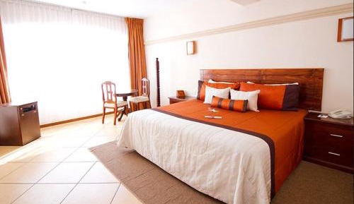Standard Queen Room