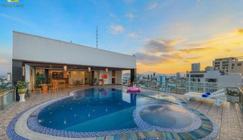Deluxe Twin Room with City View - High Floor