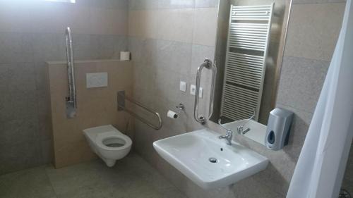 Double or Twin Room - Disability Access
