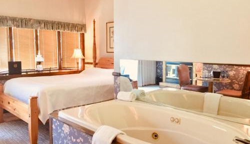 Queen Room with Jacuzzi
