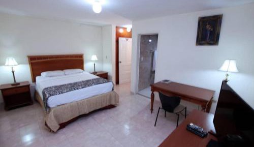 Deluxe Queen Room