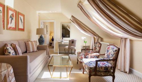 Family Room with Spa access