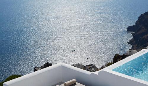 Executive Three Bedroom with outdoor plunge Pool & Caldera View