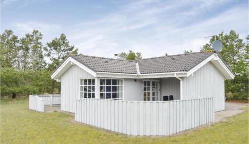 Three-Bedroom Holiday Home 