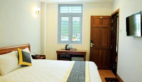 Standard Queen Room
