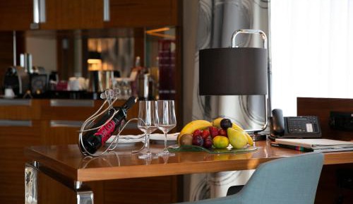 Deluxe King Suite