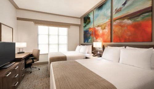 Deluxe Queen Suite