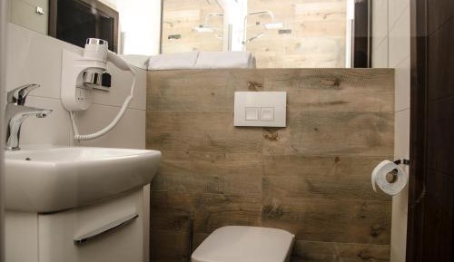 Double or Twin Room with Shower