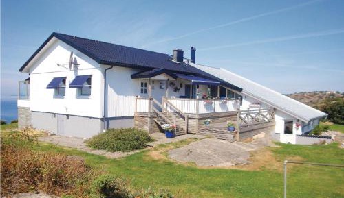 Five-Bedroom Holiday Home