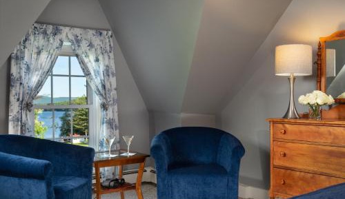 Suite with Lake View 9
