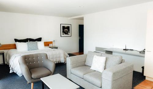 Ground Floor Studio with Sea View 