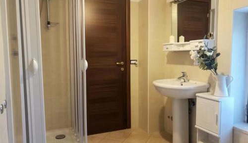 Deluxe Room (2 Adults + 1 Child)
