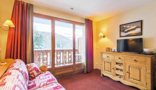 Select One-Bedroom Apartment (4 People)