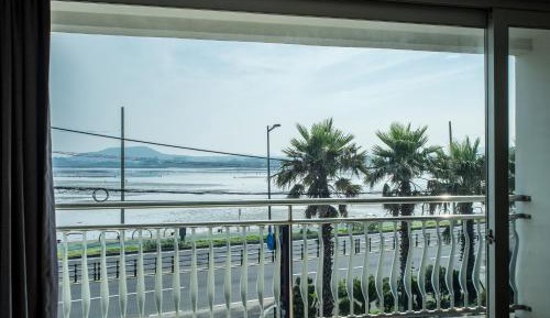 Family Room with Sea View