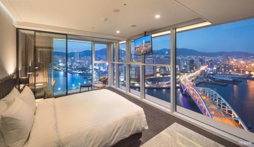 Corner Double Room with Ocean View