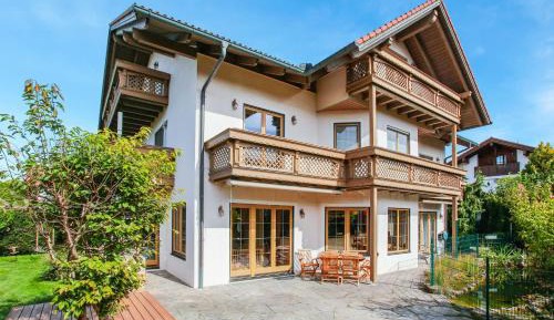 Superior One-Bedroom Apartment with Balcony