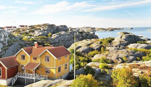 Five-Bedroom Holiday Home
