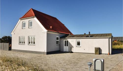 Three-Bedroom Holiday Home 