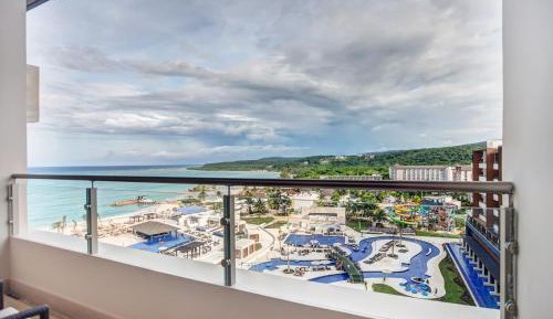 Luxury Junior Suite with Ocean View