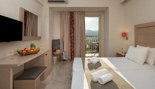 Family Two Bedroom Room with Garden View