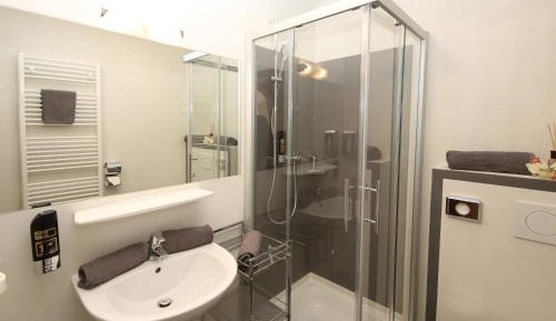 Comfort One-Bedroom Apartment with Balcony