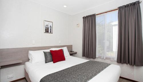 Deluxe Cabin (6 Guests)