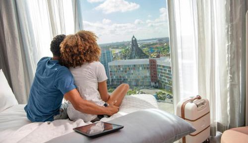 Deluxe King Room (Includes Early Park Admission*)
