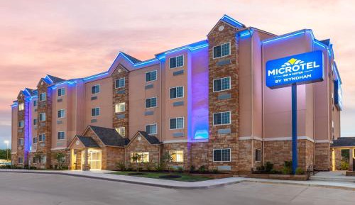 Queen Room with Two Queen Beds and Roll-In Shower - Mobility/Hearing Accessible - Non-Smoking