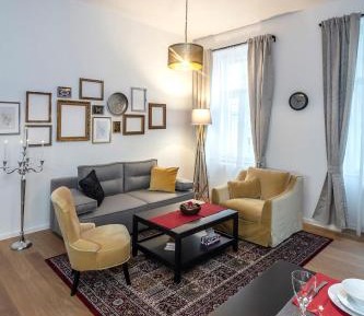 Apartment with Garden View