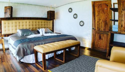 Deluxe Queen Suite
