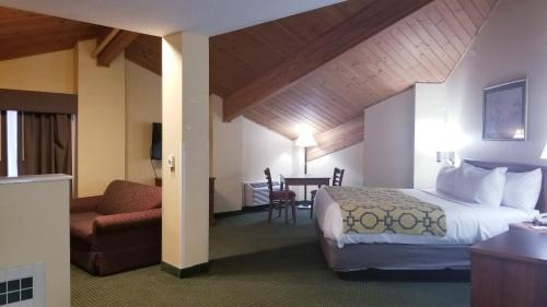 King Room with Balcony - Non Smoking