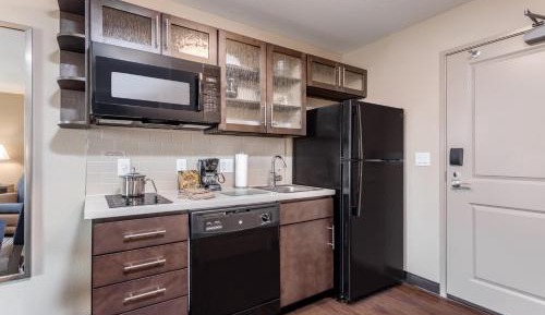 Queen Studio Suite with Two Queen Beds - Mobility Access Roll in Shower/Non-Smoking