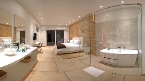 Suite with Garden View