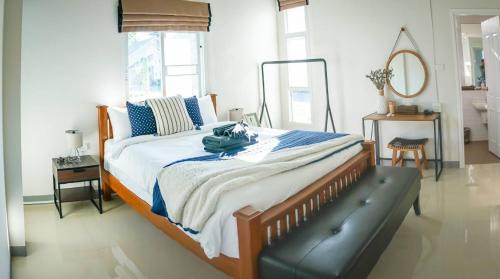 Double Room with Private Bathroom and Shared Living Room