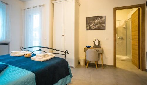 Double Room with Balcony and Lake View