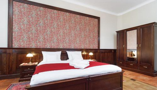 Deluxe Two-Bedroom Apartment