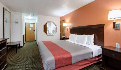 Deluxe King Room - Non-Smoking