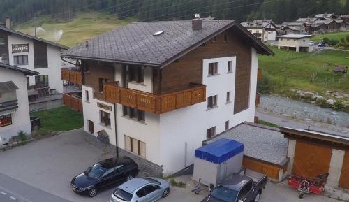 Studio with Balcony and Mountain View