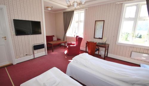 Family Room with Side Sea View