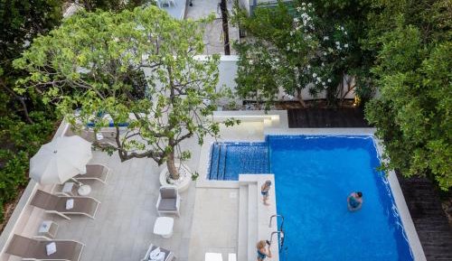 Studio Apartment with Pool View