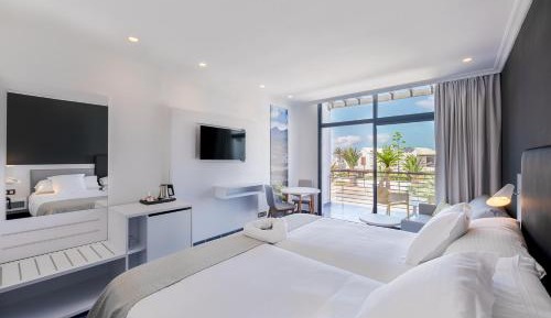 Twin Room with Partial Sea View