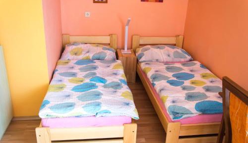 Basic Triple Room with Shared Bathroom