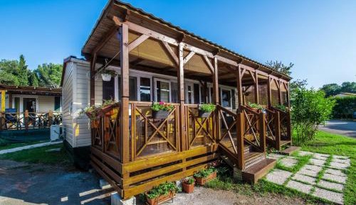 Superior Prestige Two-Bedroom Mobile Home with Terrace