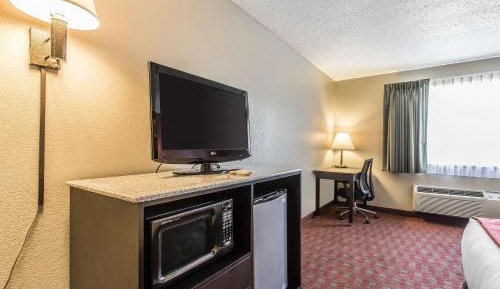 King Room with Roll-In Shower - Accessible/Non-Smoking