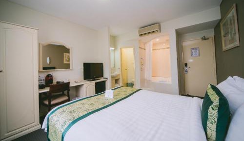 Queen Room with Spa Bath